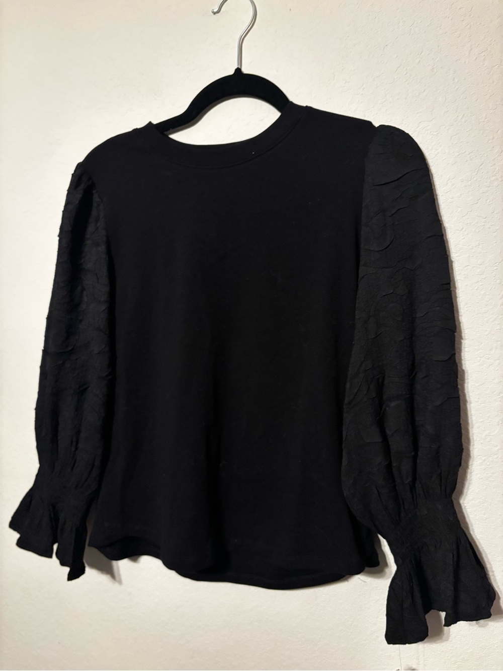 Wit & Wisdom NWT Black Puff Sleeve Top Floral Jacquard Ruffle Cuff Size XS $78